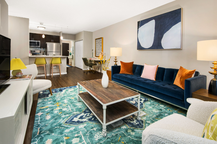 Atwater_Int_ModelLivingRoomDark2_JimTschetter_2023